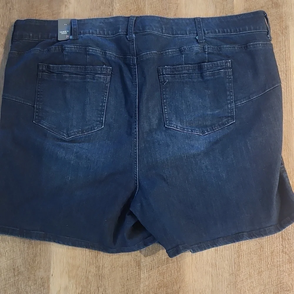 Torrid Bombshell Premium Stretch High Rise Shorts. Size 26. NWT!